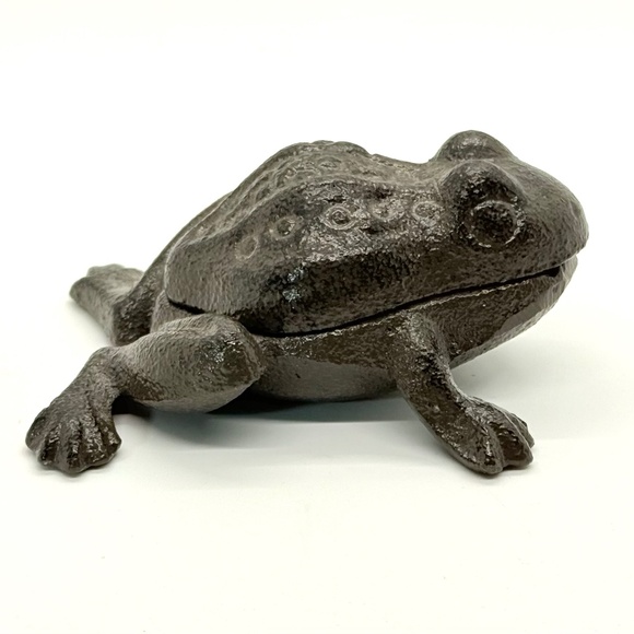 Cast Iron Frog Key Safe Match Stick Holder Trinket Box Rustic Figurine Paperweig - Picture 1 of 8